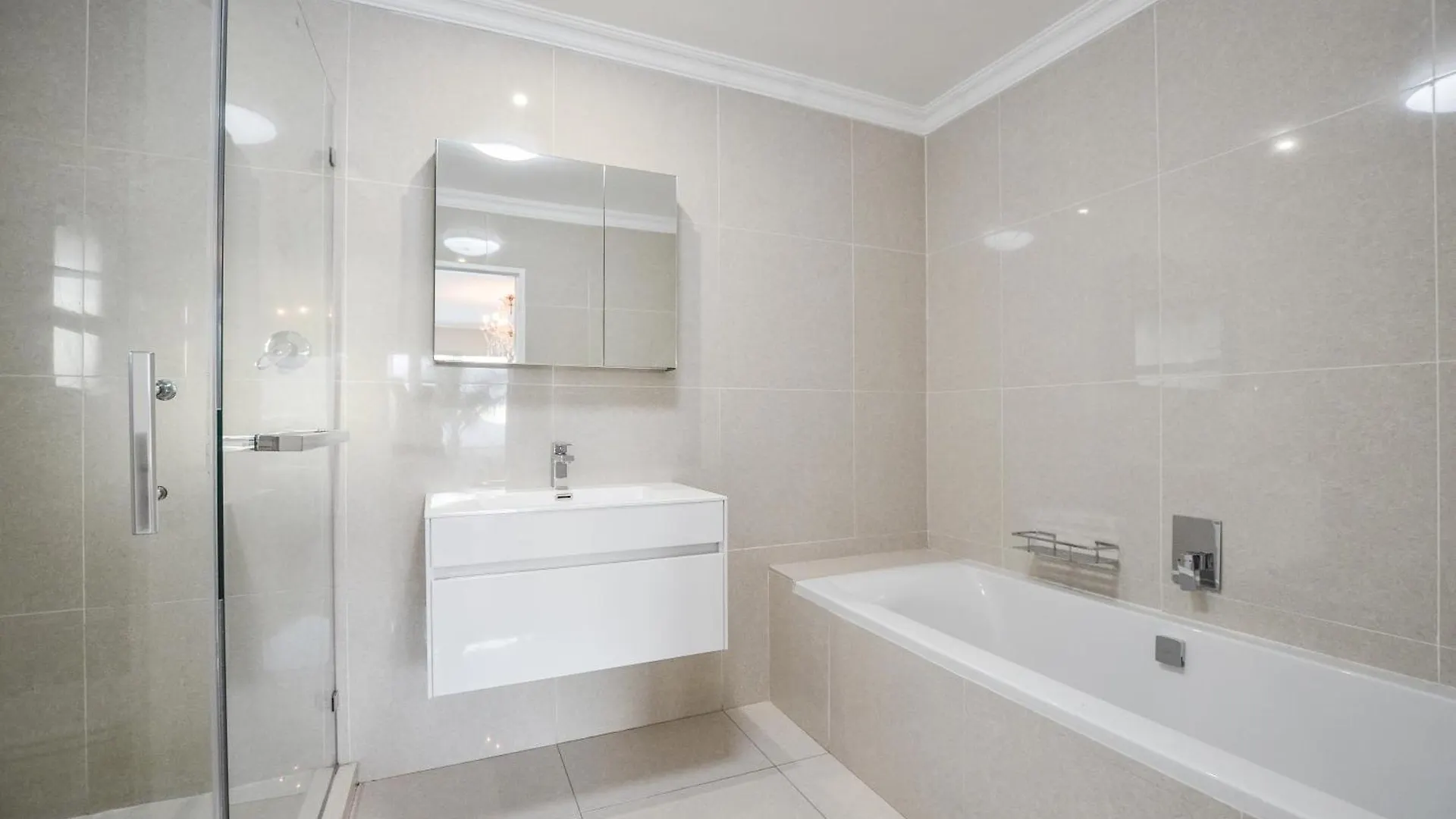 Capo Cabana Guesthouse Plattekloof 4*,