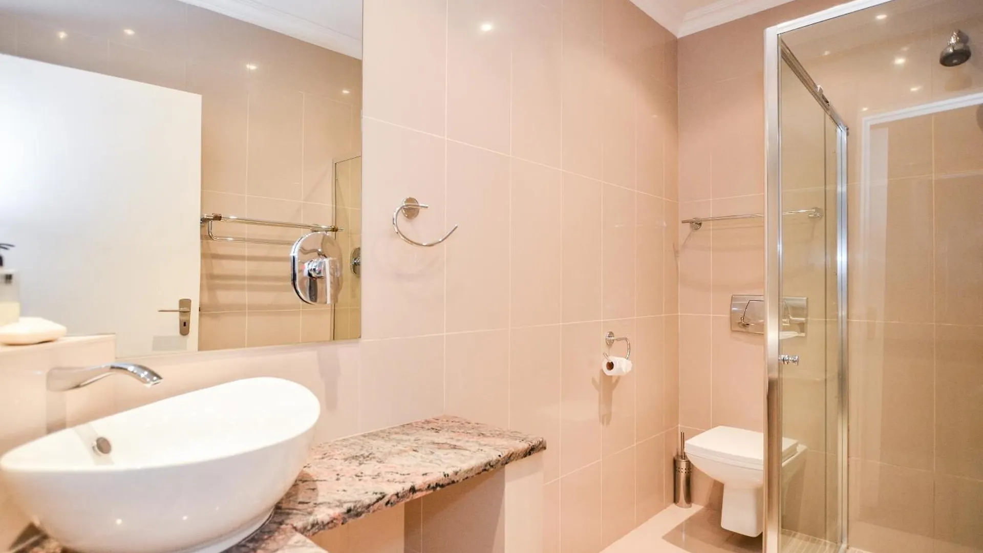 Capo Cabana Guesthouse Plattekloof Konukevi