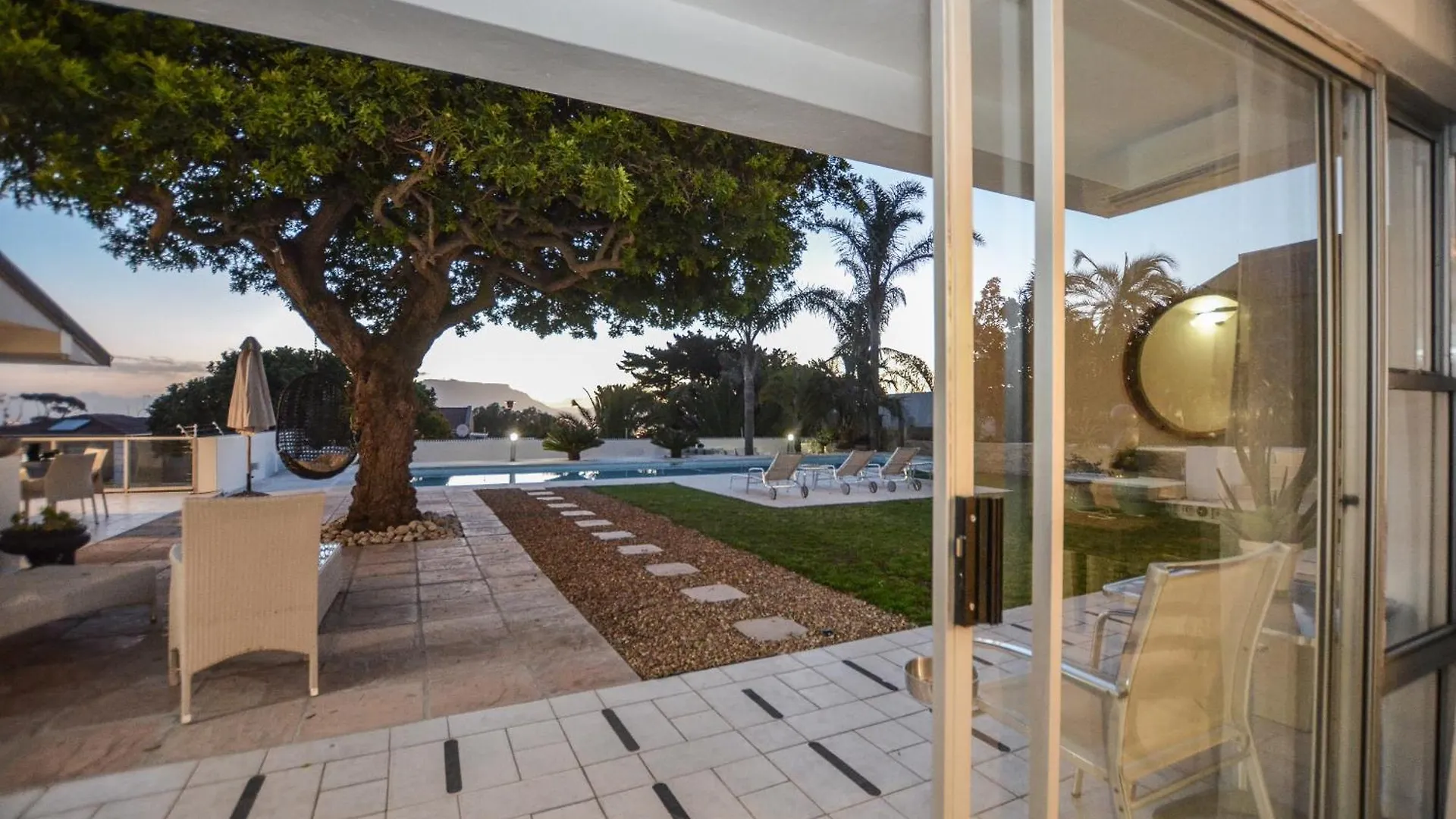 Capo Cabana Guesthouse Plattekloof 4*,